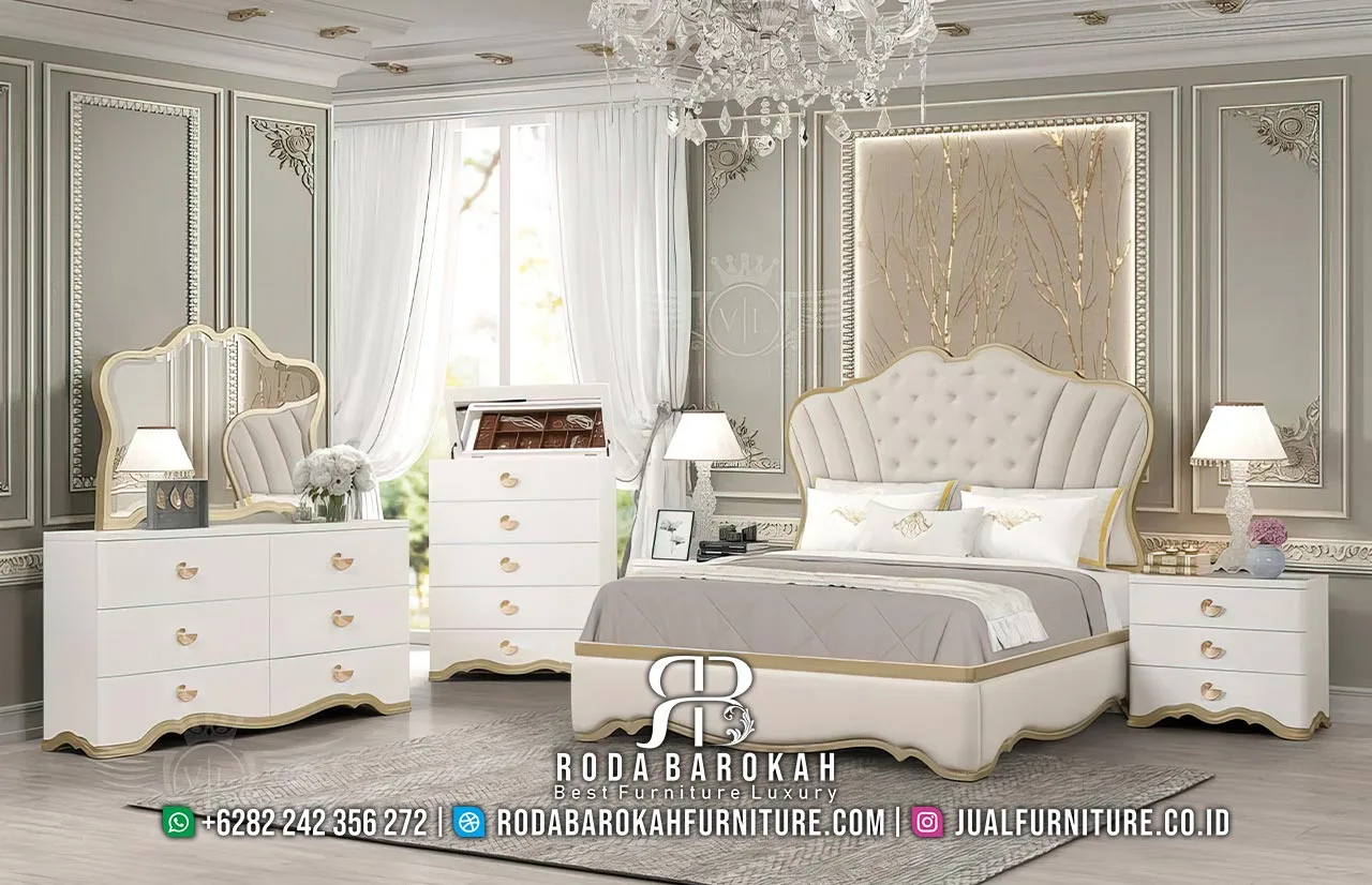 Set tempat tidur mewah klasik putih gold RB1103 lengkap dengan ranjang headboard fan shape diamond tufting, nakas 2 laci, chest of drawer 5 laci, dan meja rias dengan cermin triptych putih gold.