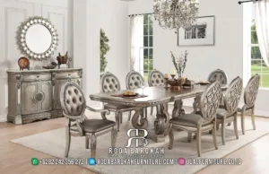 Set meja makan mewah RB1095 lengkap dengan meja kaki lyre scroll berukir, 6 kursi oval medallion, 2 armchair, kredensa 3 laci 4 pintu, dan cermin matahari silver gold.