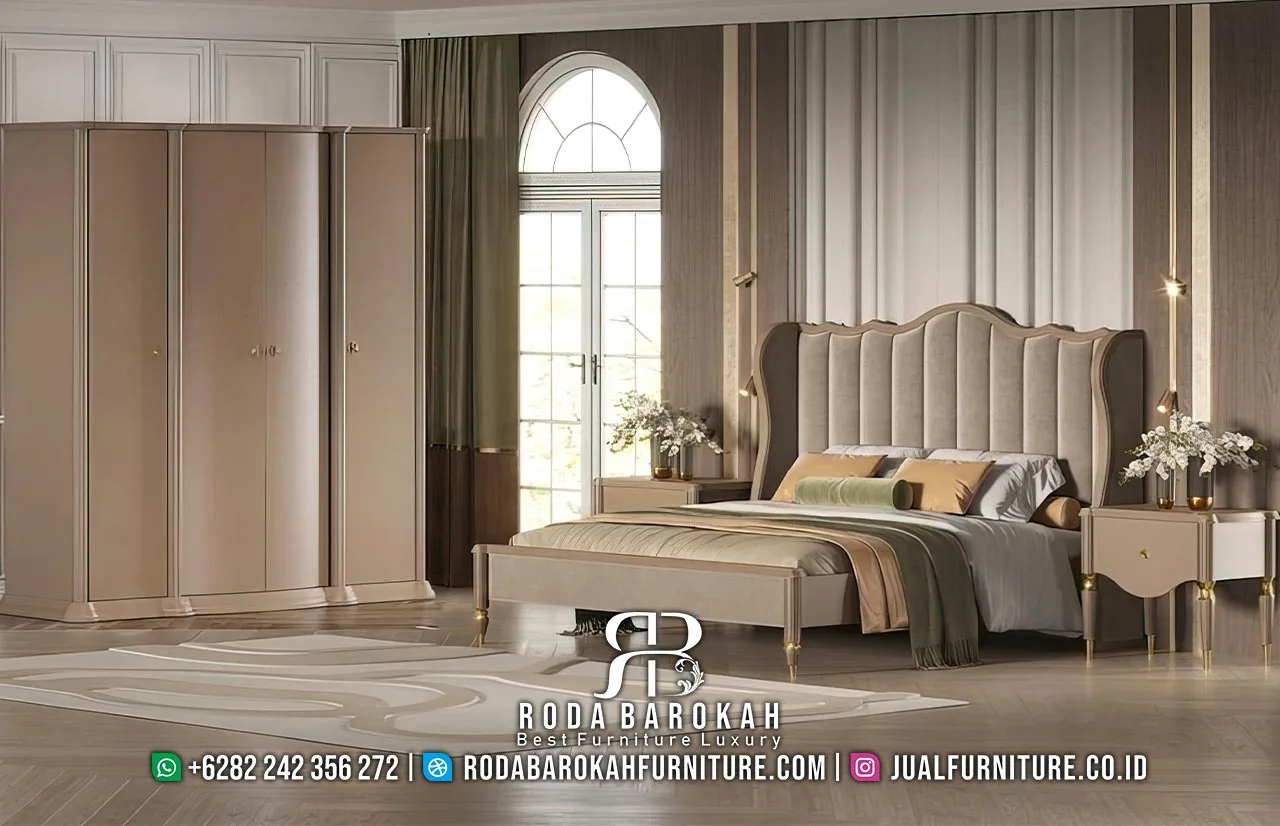 Detail headboard wingback channel tufting velvet dan aksen gold Detail headboard wingback berlapis velvet dengan channel tufting vertikal dan aksen gold khas Italia luxury.
