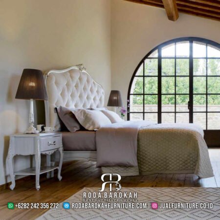 Kamar Tidur Set Mewah Terbaru Ukiran Jepara Finishing Cat Duco RB-148