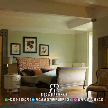 Top Furniture Tempat Tidur Mewah Jati Solid RB-141